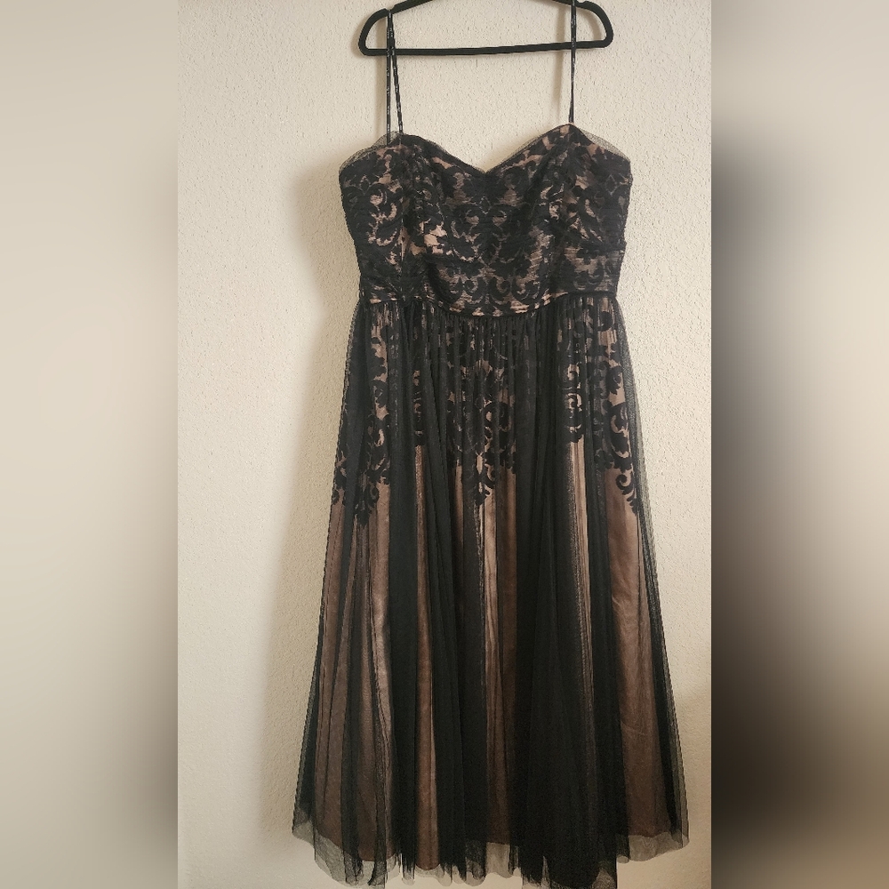 City Chic Women's Plus Size Maxi Cocktail Dress - Embroidered Tulle Strapless